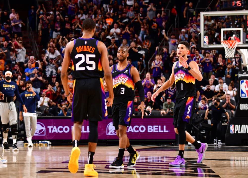 的对决中展 的对决中展